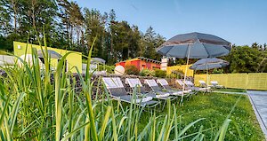 Textilfreier Saunagarten im Spahotel in Bayern Saunagarten, textilfrei, im Wellnesshotel im Bayerischen Wald